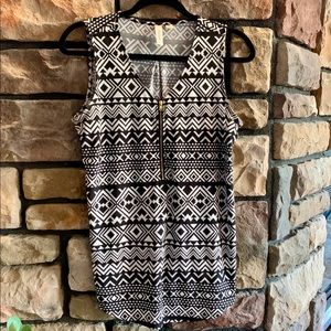💥 2/$10 Sleeveless Tacera Blouse